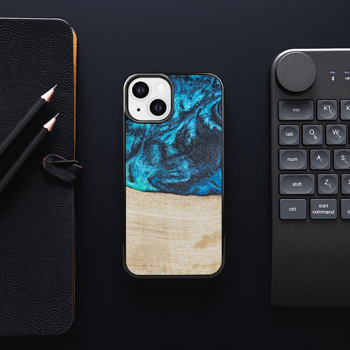 iPhone 13 Handyhülle aus Harz und Holz - Synergy#F3