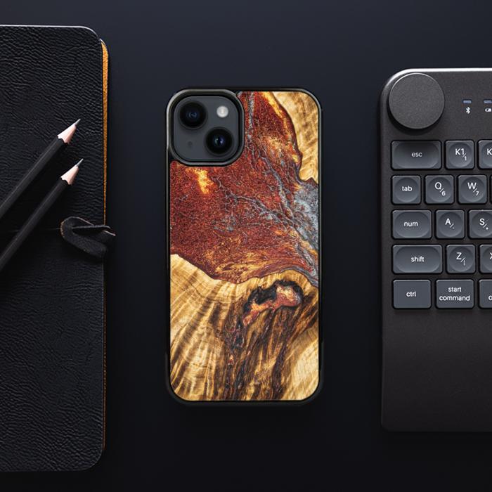 iPhone 14 Plus Handyhülle aus Harz und Holz - Synergy#E9