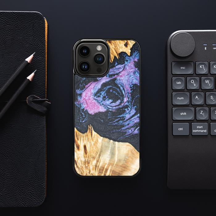 iPhone 14 Pro Max Handyhülle aus Harz und Holz - Synergy#F25