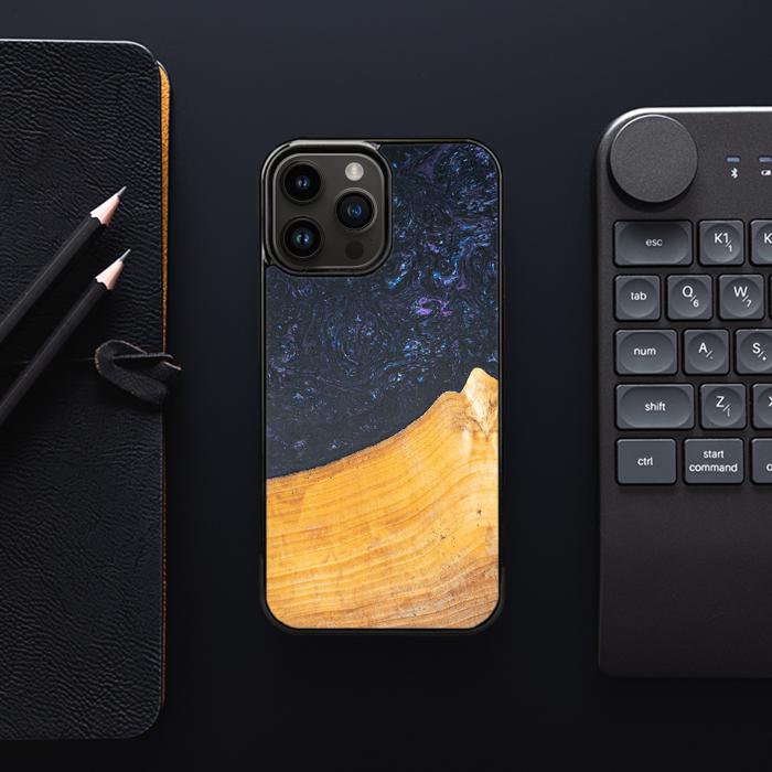 iPhone 14 Pro Max Handyhülle aus Harz und Holz - Synergy#F37