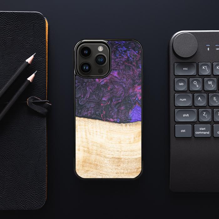 iPhone 14 Pro Max Handyhülle aus Harz und Holz - Synergy#F4