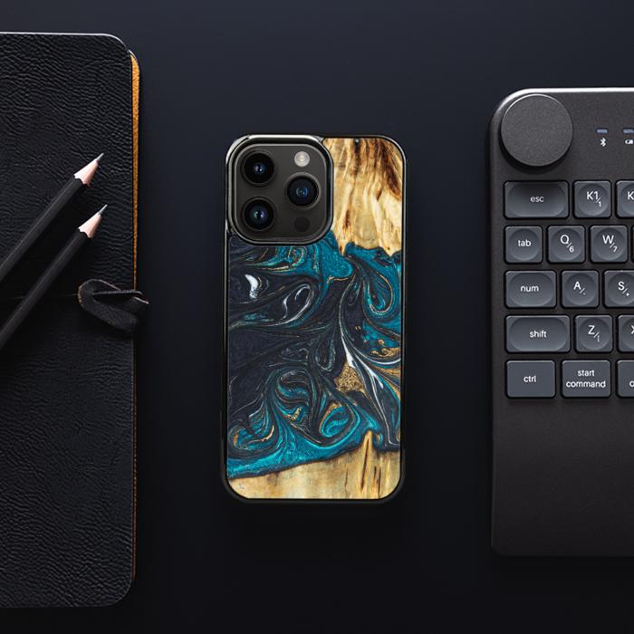 iPhone 14 Pro Handyhülle aus Harz und Holz - SYNERGY#E1