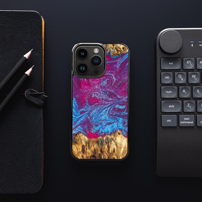 iPhone 14 Pro Handyhülle aus Harz und Holz - Synergy#E3