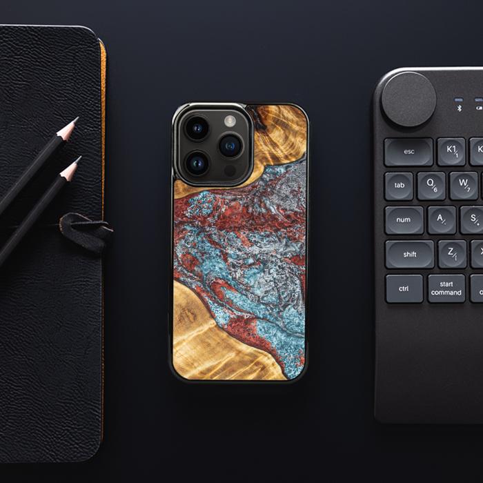 iPhone 14 Pro Handyhülle aus Harz und Holz - Synergy#E7