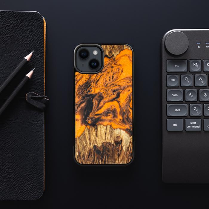 iPhone 14 Handyhülle aus Harz und Holz - Synergy#E24
