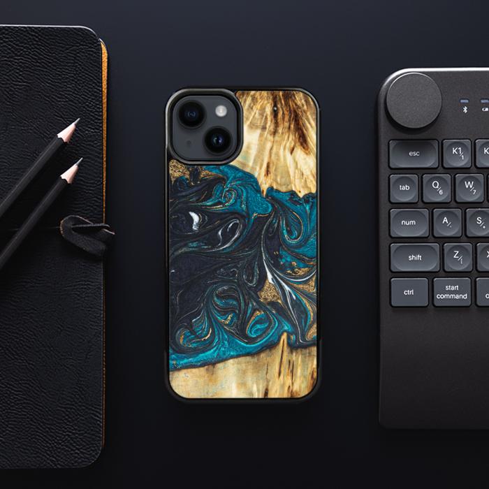 iPhone 15 Plus Handyhülle aus Harz und Holz - SYNERGY#E1
