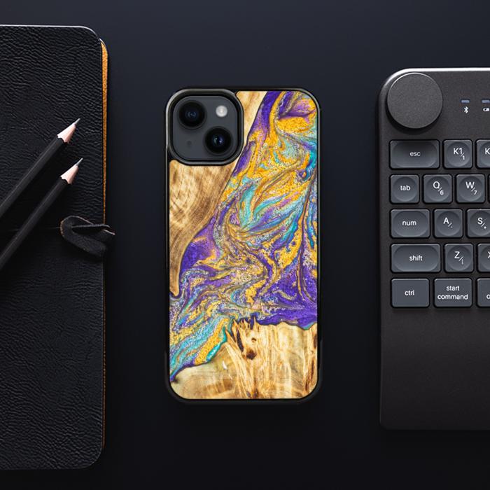 iPhone 15 Plus Handyhülle aus Harz und Holz - SYNERGY#E2