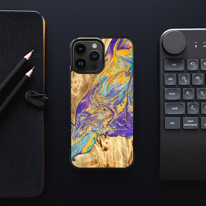 iPhone 15 Pro Max Handyhülle aus Harz und Holz - SYNERGY#E2