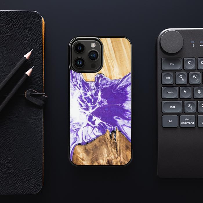 iPhone 15 Pro Max Handyhülle aus Harz und Holz - Synergy#A78