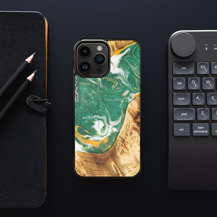 iPhone 15 Pro Max Handyhülle aus Harz und Holz - Synergy#E20