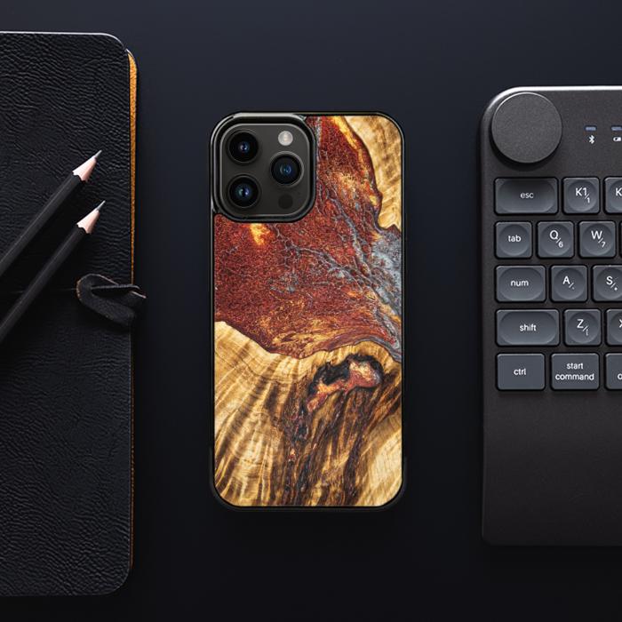 iPhone 15 Pro Max Handyhülle aus Harz und Holz - Synergy#E9