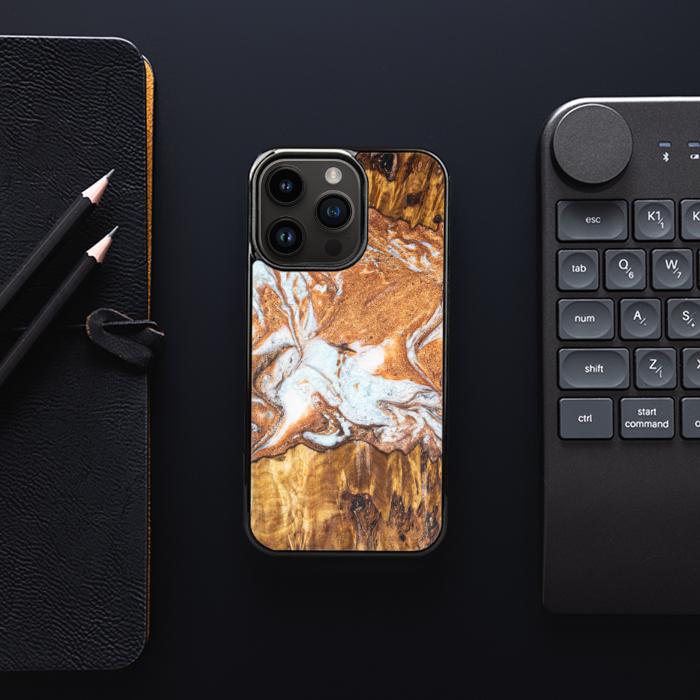 iPhone 15 Pro Handyhülle aus Harz und Holz - Synergy#E18