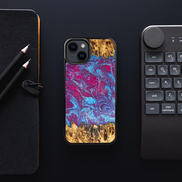 iPhone 15 Handyhülle aus Harz und Holz - Synergy#E15
