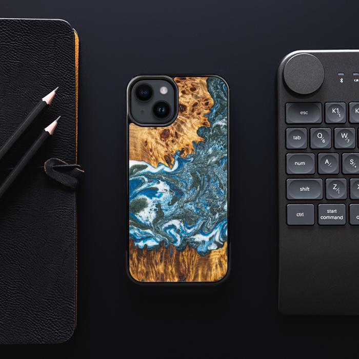 iPhone 15 Handyhülle aus Harz und Holz - Synergy#E17