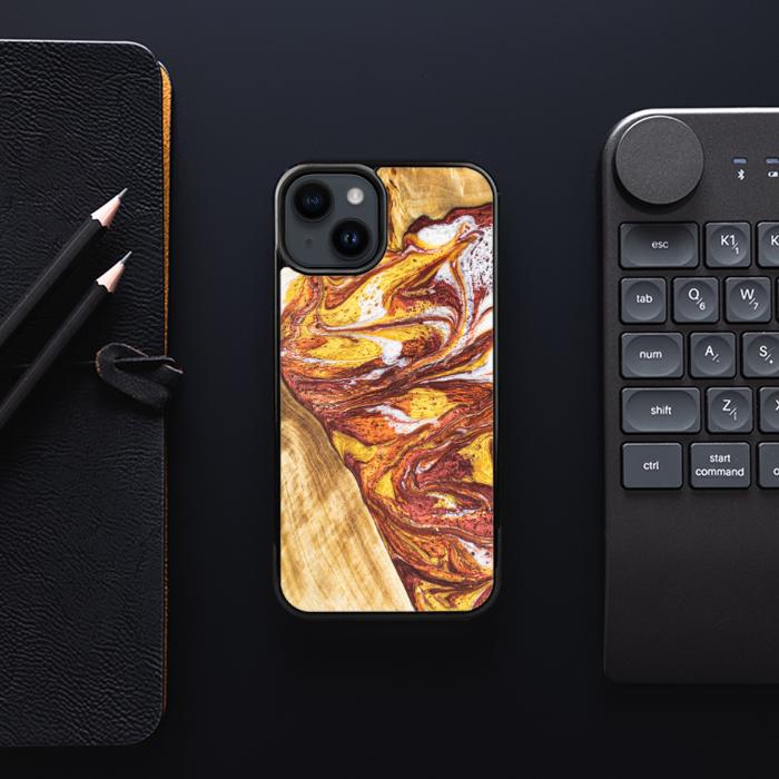 iPhone 15 Handyhülle aus Harz und Holz - Synergy#E4