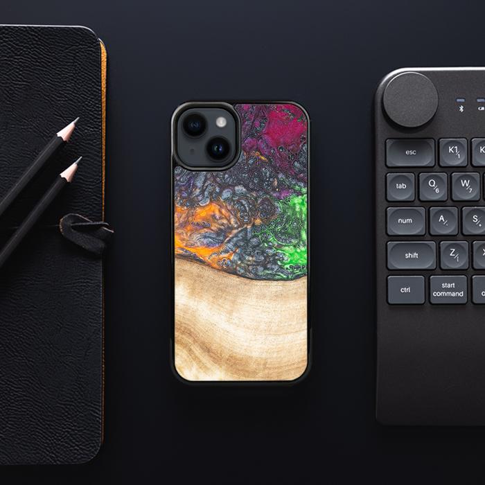 iPhone 15 Handyhülle aus Harz und Holz - Synergy#F6