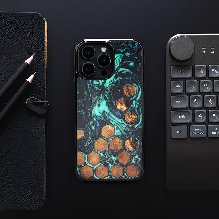 iPhone 16 Pro Max Handyhülle aus Harz und Holz - Synergy#F28
