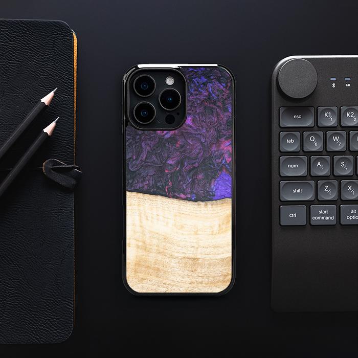 iPhone 16 Pro Max Handyhülle aus Harz und Holz - Synergy#F4