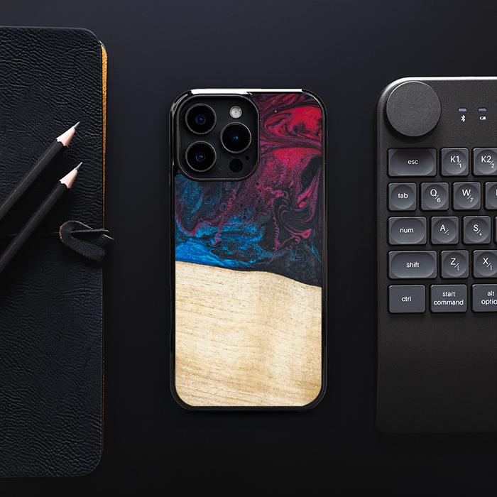 iPhone 16 Pro Max Handyhülle aus Harz und Holz - Synergy#F9