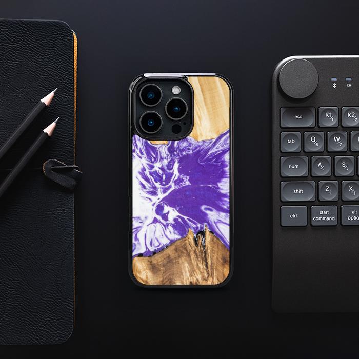 iPhone 16 Pro Handyhülle aus Harz und Holz - Synergy#A78