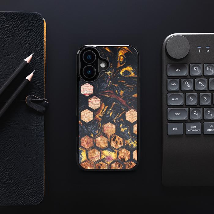 iPhone 16 Handyhülle aus Harz und Holz - Synergy#F26
