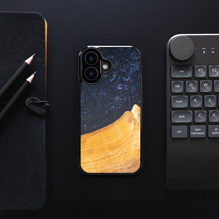 iPhone 16 Handyhülle aus Harz und Holz - Synergy#F37