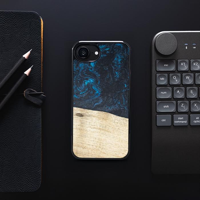 iPhone 16e Handyhülle aus Harz und Holz - Synergy#F17