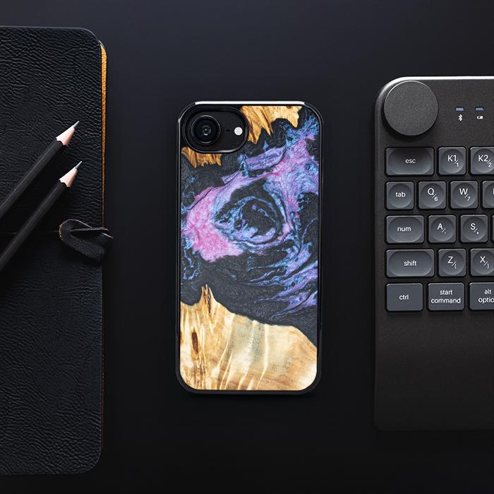 iPhone 16e Handyhülle aus Harz und Holz - Synergy#F25