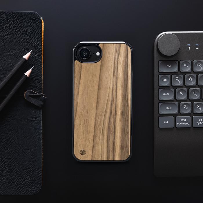 iPhone 16e Handyhülle aus Holz - Nussbaum