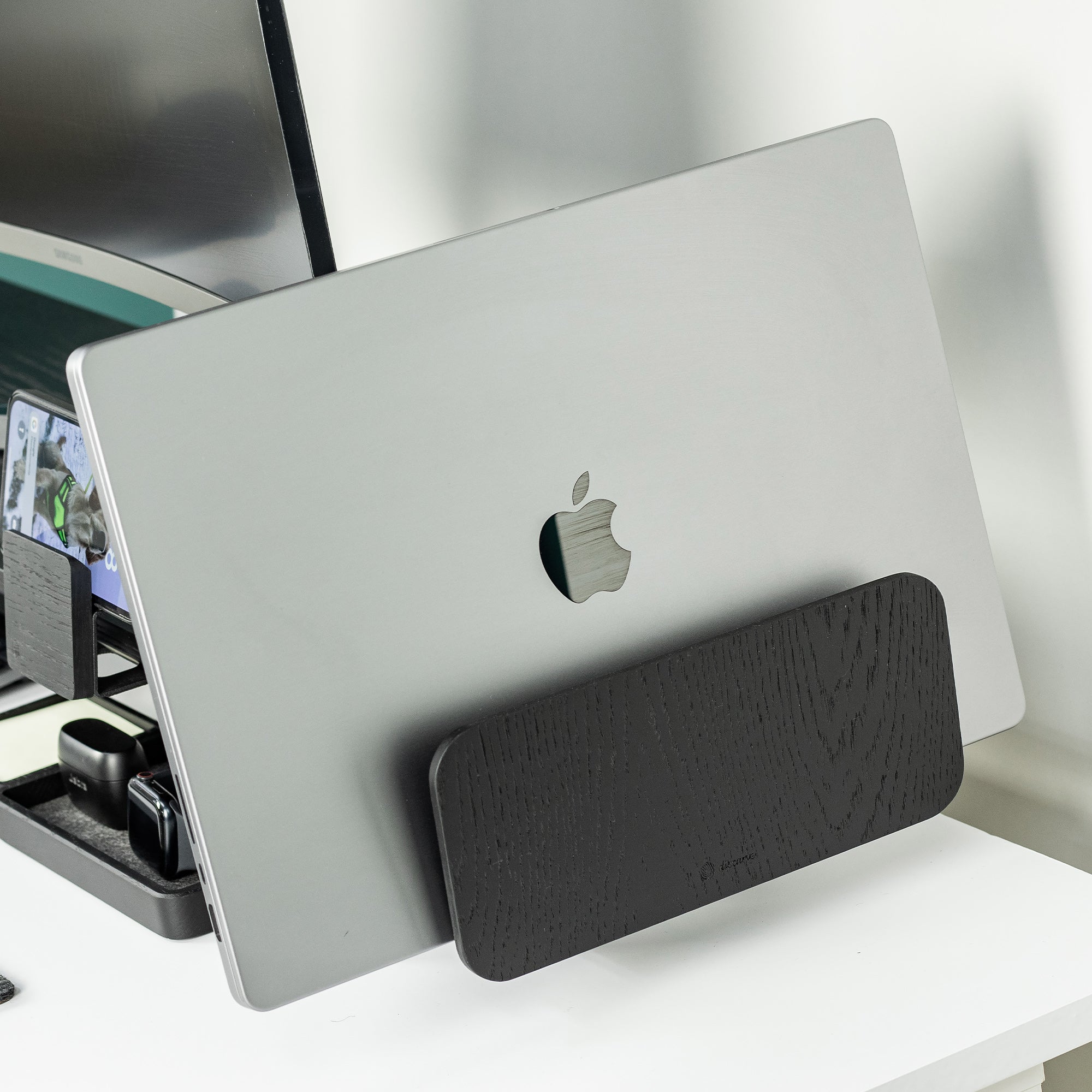 Laptophalter für Schreibtisch-Setup Schwarze Eiche