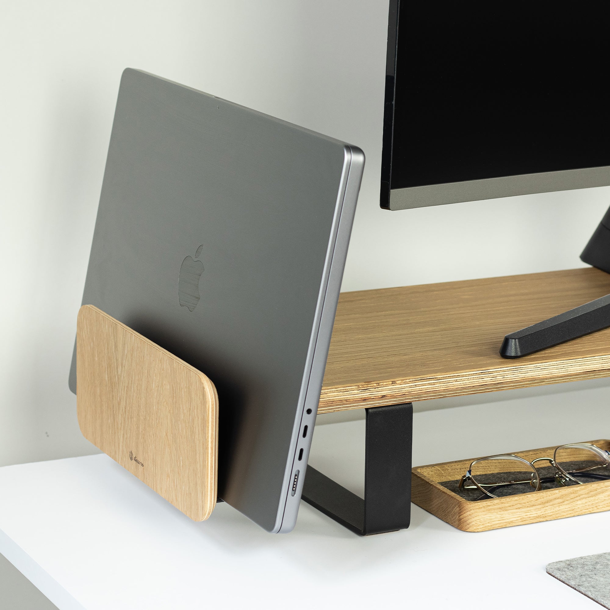 Laptophalter für Schreibtisch-Setup Eiche – Schwarzstahl
