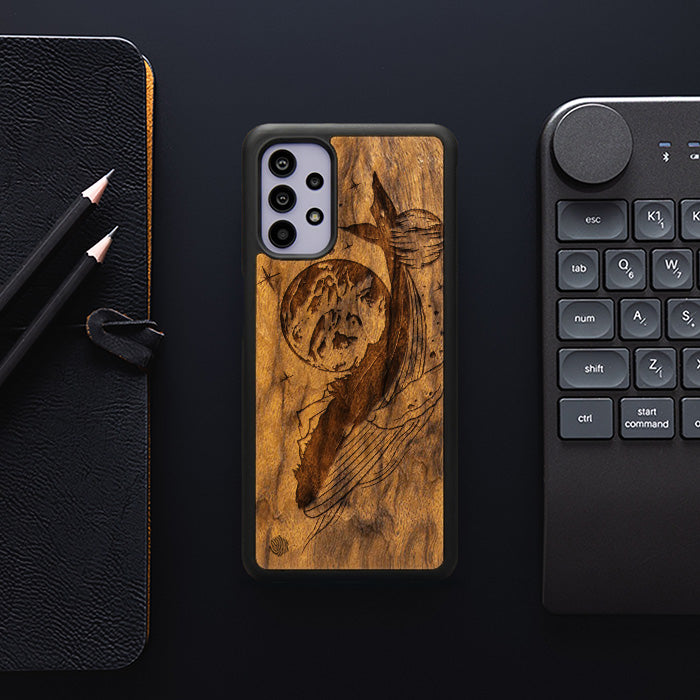 Samsung Galaxy A32 4G Handyhülle aus Holz - Cosmic Whale