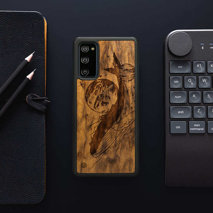 Samsung Galaxy S20 FE Handyhülle aus Holz - Cosmic Whale