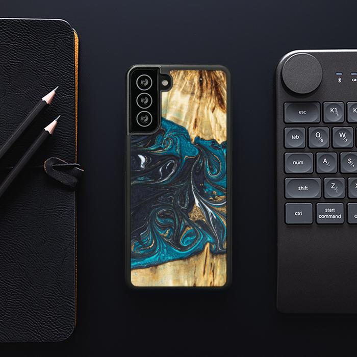 Samsung Galaxy S21 FE Handyhülle aus Harz und Holz - SYNERGY#E1