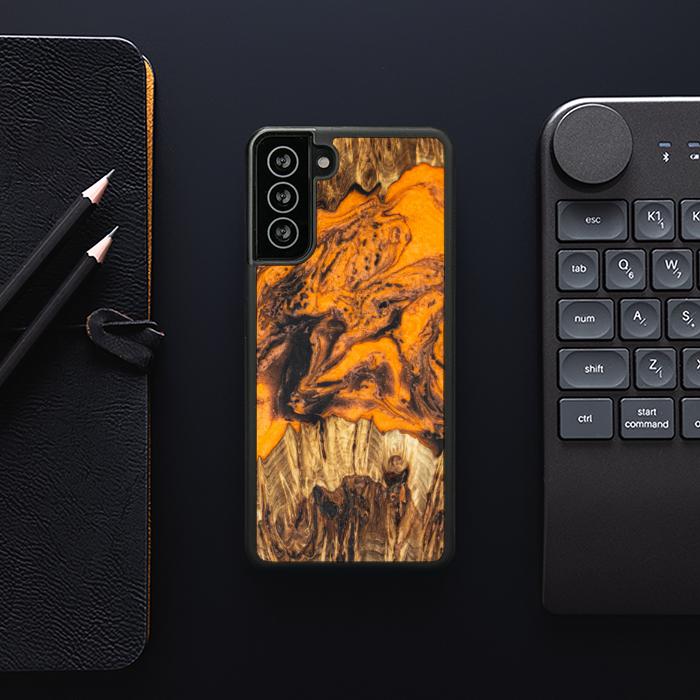 Samsung Galaxy S21 FE Handyhülle aus Harz und Holz - Synergy#E24