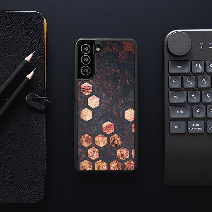 Samsung Galaxy S21 FE Handyhülle aus Harz und Holz - Synergy#F27
