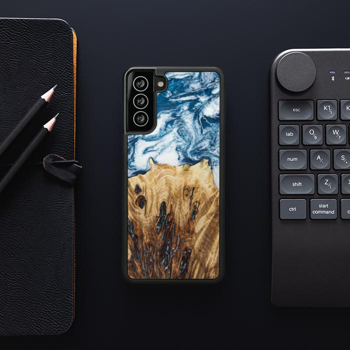 Samsung Galaxy S21 Handyhülle aus Harz und Holz - Synergy#E23