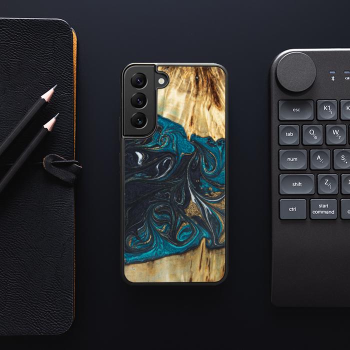 Samsung Galaxy S22 Plus Handyhülle aus Harz und Holz - SYNERGY#E1