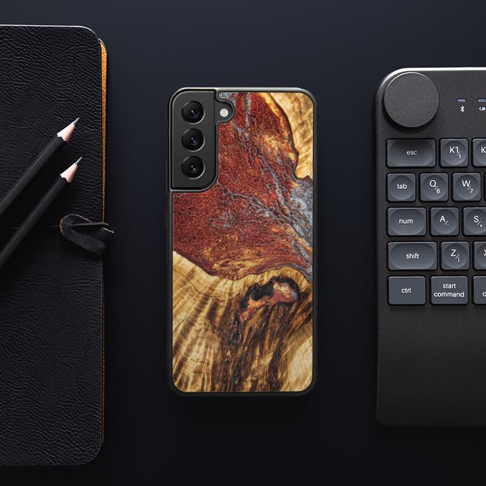 Samsung Galaxy S22 Plus Handyhülle aus Harz und Holz - Synergy#E9