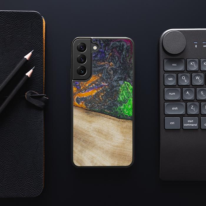 Samsung Galaxy S22 Plus Handyhülle aus Harz und Holz - Synergy#F15