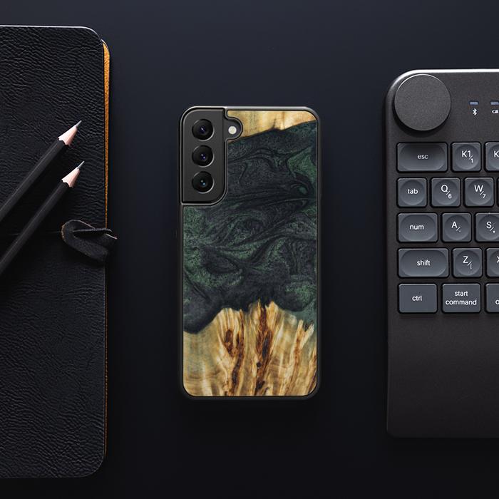 Samsung Galaxy S22 Handyhülle aus Harz und Holz - Synergy#E25
