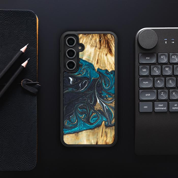 Samsung Galaxy S23 FE Handyhülle aus Harz und Holz - SYNERGY#E1