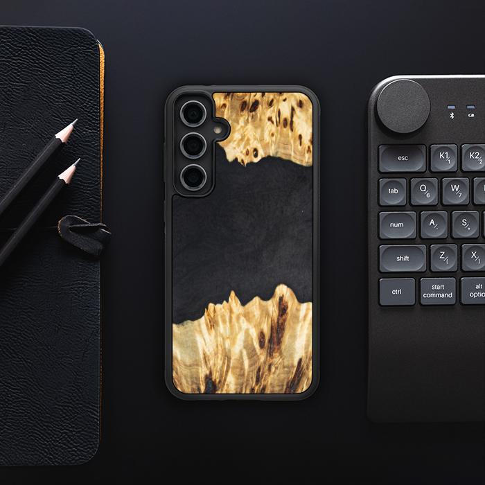 Samsung Galaxy S23 FE Handyhülle aus Harz und Holz - Synergy#E19