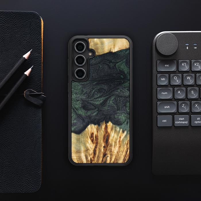 Samsung Galaxy S23 FE Handyhülle aus Harz und Holz - Synergy#E25