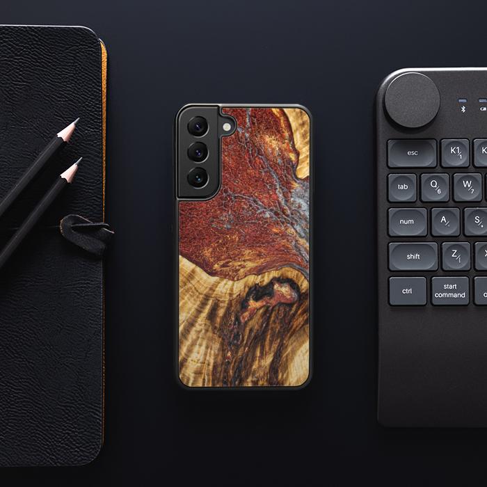 Samsung Galaxy S23 Handyhülle aus Harz und Holz - Synergy#E9
