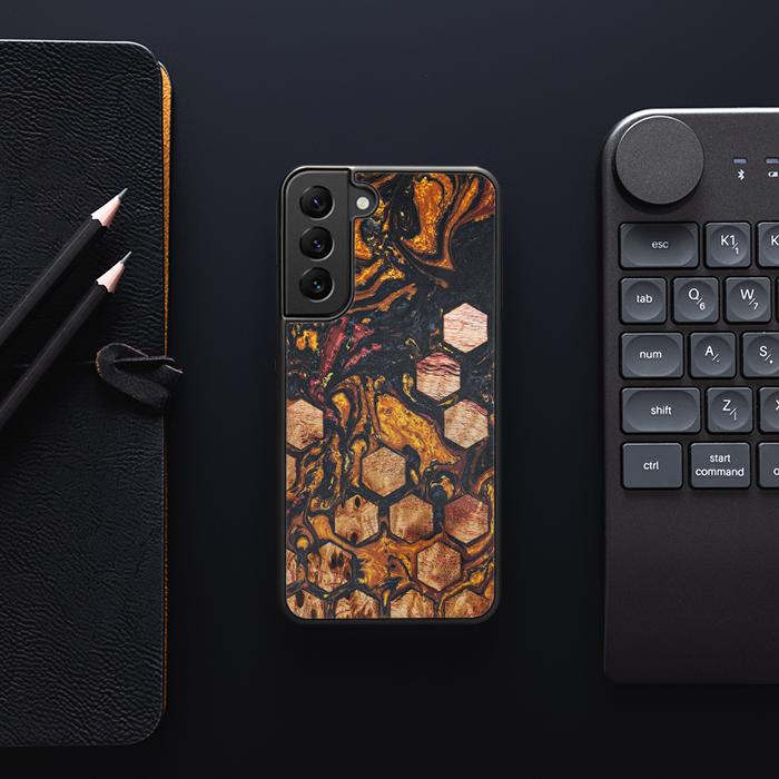 Samsung Galaxy S23 Handyhülle aus Harz und Holz - Synergy#F38