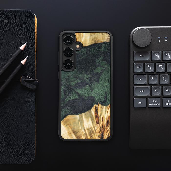 Samsung Galaxy S24 Plus Handyhülle aus Harz und Holz - Synergy#E14