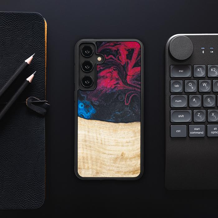 Samsung Galaxy S24 Plus Handyhülle aus Harz und Holz - Synergy#F14