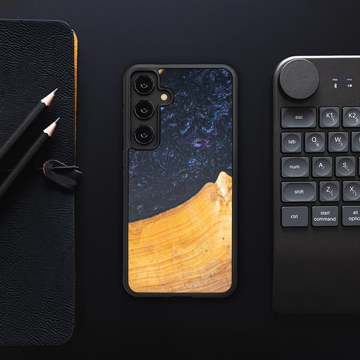 Samsung Galaxy S24 Plus Handyhülle aus Harz und Holz - Synergy#F37