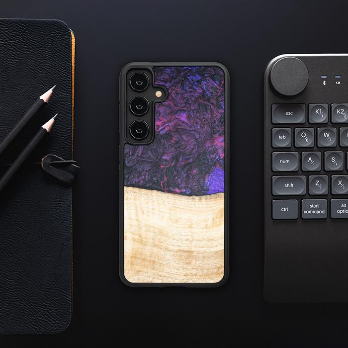 Samsung Galaxy S24 Plus Handyhülle aus Harz und Holz - Synergy#F4